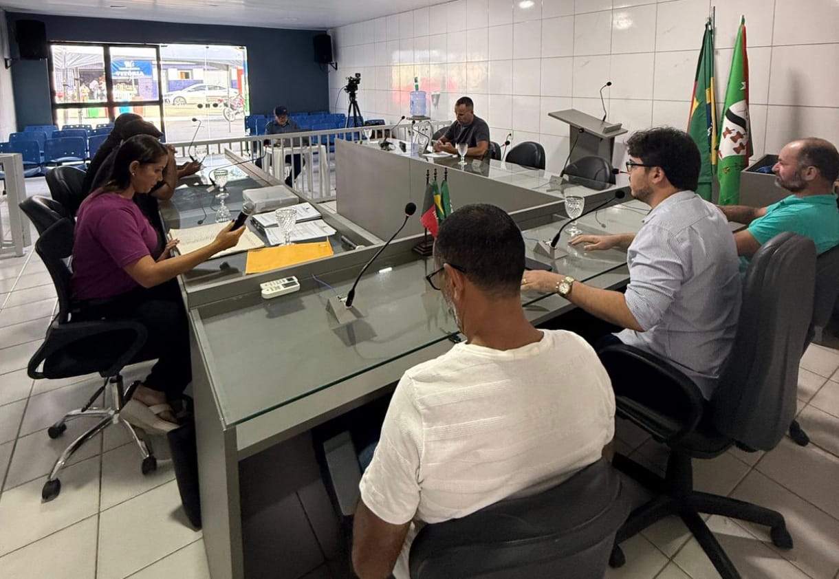 A Câmara Municipal de Pilõezinhos, realizou na última quarta-feira (19/11), a sua 4ª Sessão Extraordinária do Ano Legislativo de 2025.