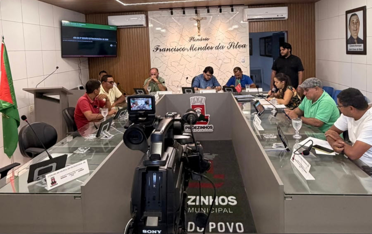 A Câmara Municipal de Pilõezinhos, realizou na última quarta-feira (21/10), a sua 6ª Sessão Extraordinária do Ano Legislativo de 2026.